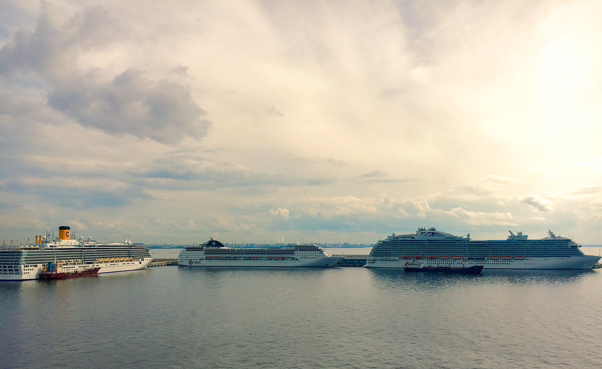 pocsea's tweet photo. An evening in St. Petersburg, Russia. @RoyalCaribbean @costacruceros @MSC_Cruises_UK @JobsAtPrincess https://t.co/gmTa7S4foh