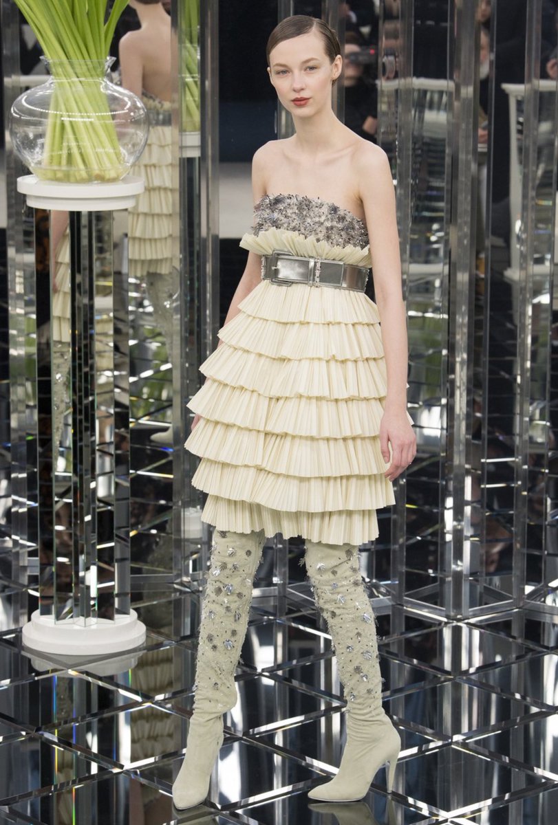 starsignstyle's tweet photo. 🎀 Fashion Astrology - #JupiterInLibra @chanel #ChanelHauteCouture #pfw #lovelyLibra #LibraStyle #fashionblogger 🎀 https://t.co/Cn6bokJt7l