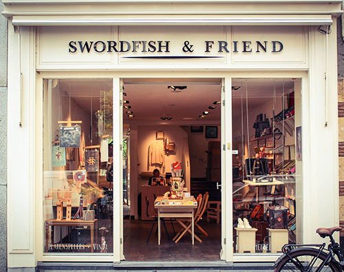Straks om 19:00 speelt @joelsarakula in <a href="/Swordfishfriend/">Swordfish and Friend</a>. Zijn enige optreden in Nederland in lange tijd. bit.ly/2jmyP3v