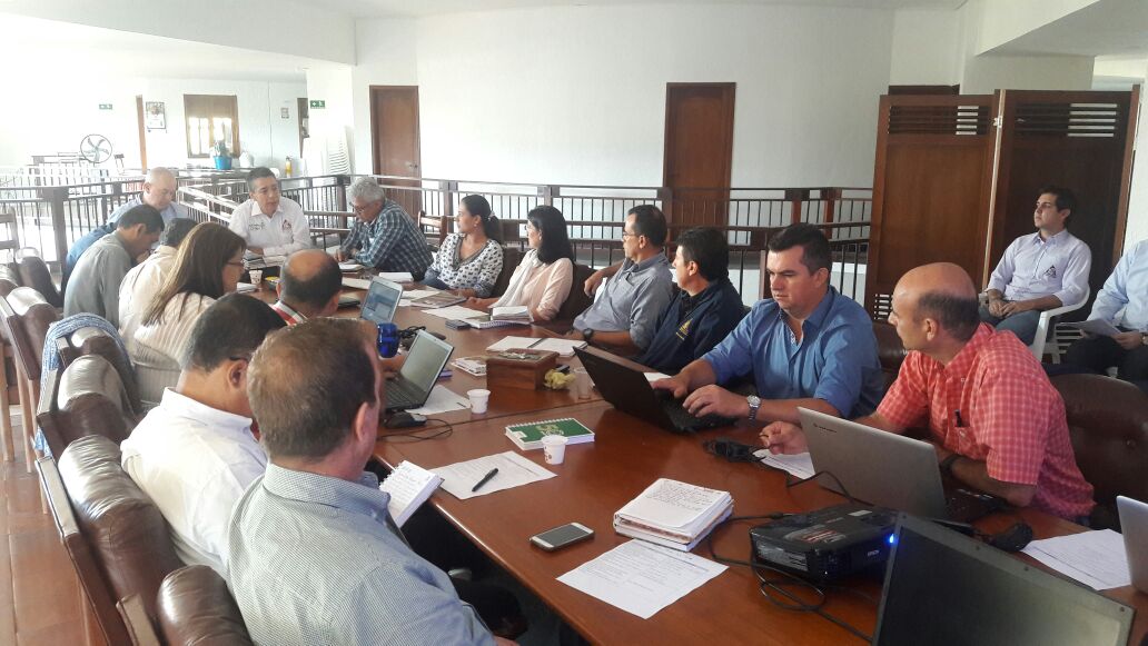 FedeCafeteros's tweet photo. Director Ejecutivo @ComiteRisaralda se reúne hoy con Coordinadores Seccionales y de Programa para revisar desarrollo de proyectos en el Dpto https://t.co/DMoD9AT55H