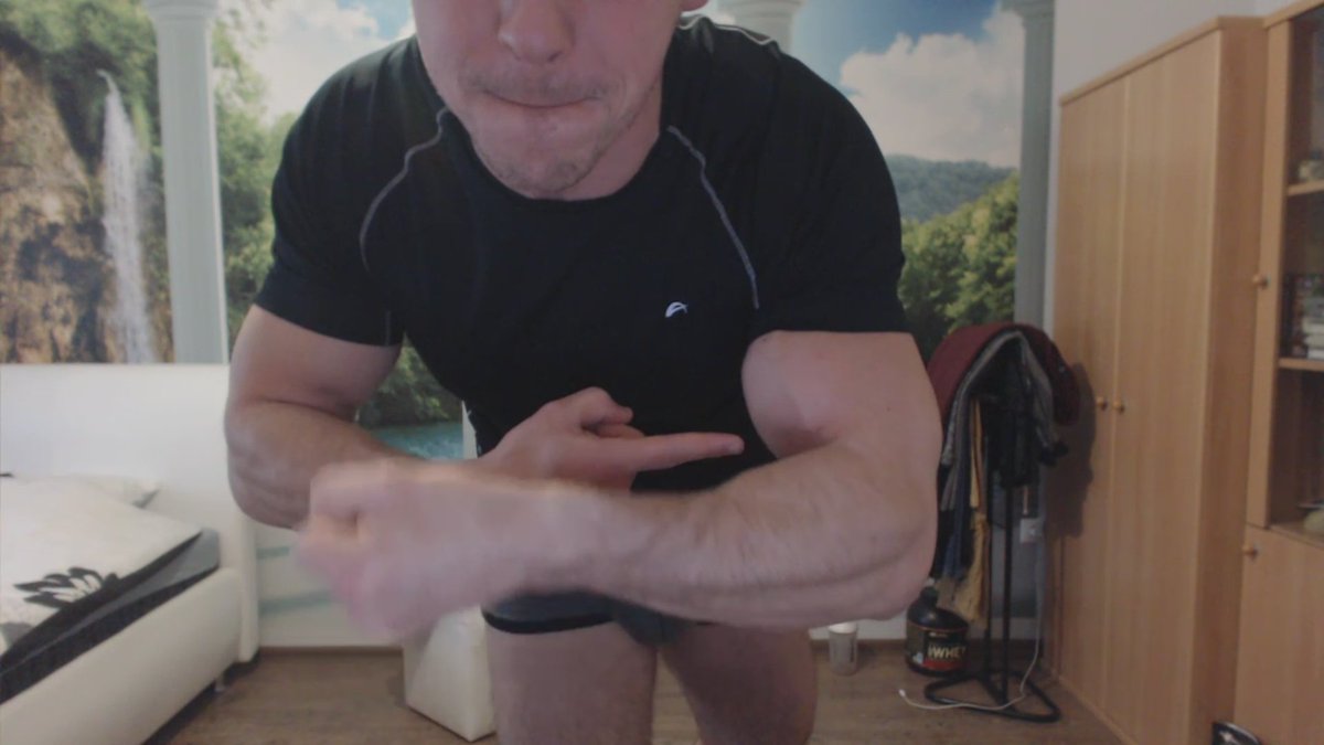 Markflexberg's tweet photo. Muscle God Mark -  $kype: tasakos25  https://t.co/3lFjQGqlMu  #camguy #hunk #camshow #musclehunk #musclegod #alpha #Muscle #Flexing  $hows https://t.co/KVUYO60GnE