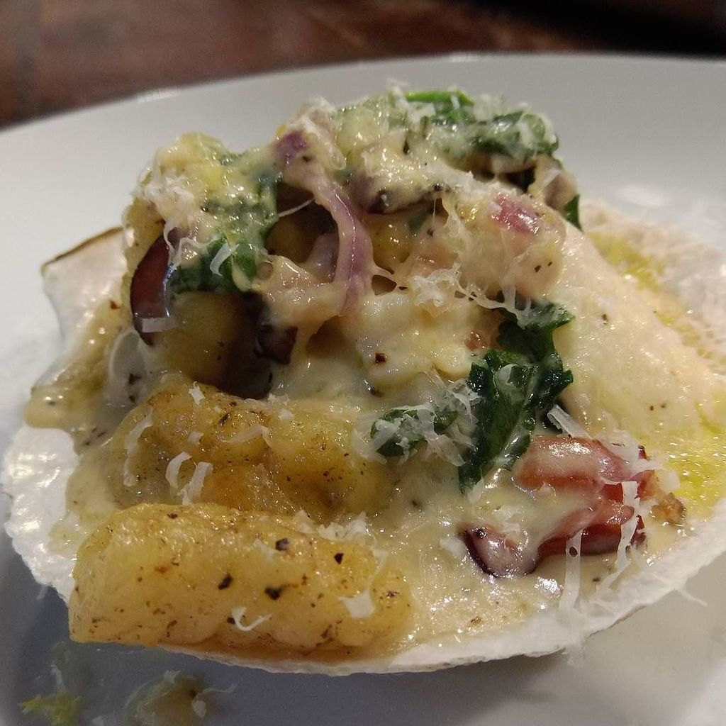 alexaclark's tweet photo. A beautiful scallop & gnocchi dish from @huimissy from last night's @thechefcartel #ChefBa… https://t.co/4DME1QWJwD https://t.co/gahCnLdMZZ