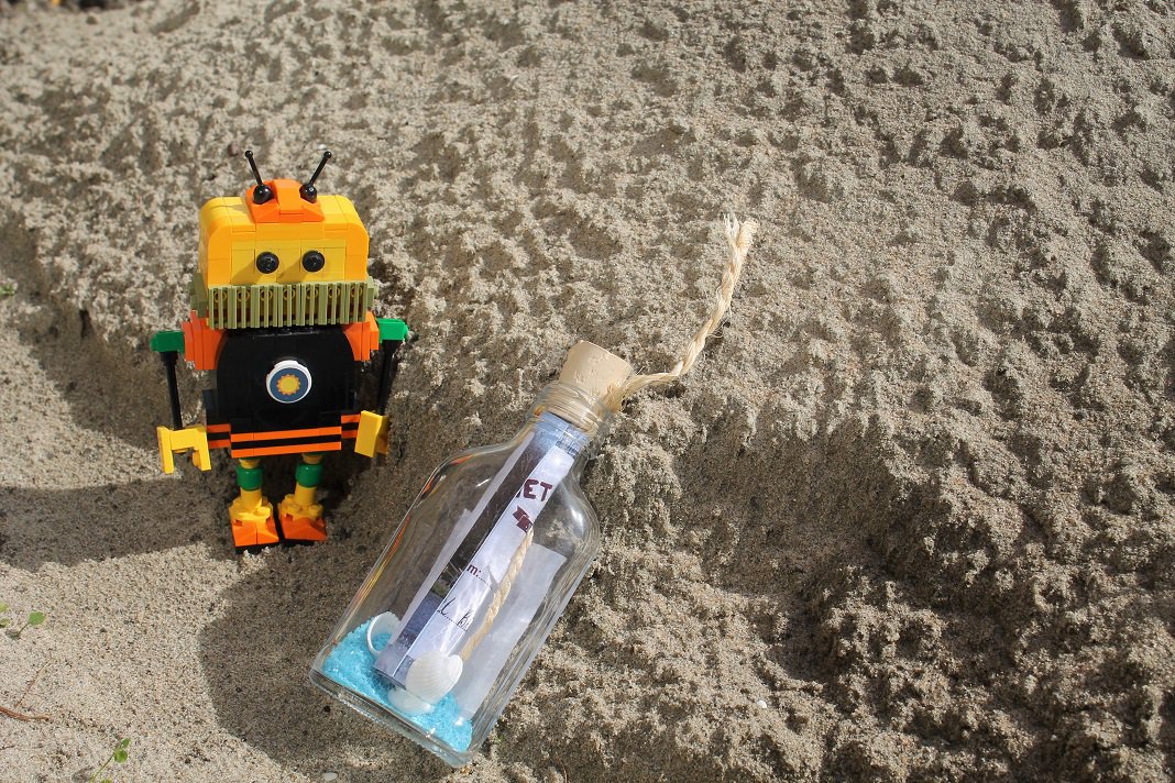 ''Rozen verwelken, schepen vergaan. Dus koop geen rozen, 
en neem het vliegtuig voortaan.'' #gedichtendag