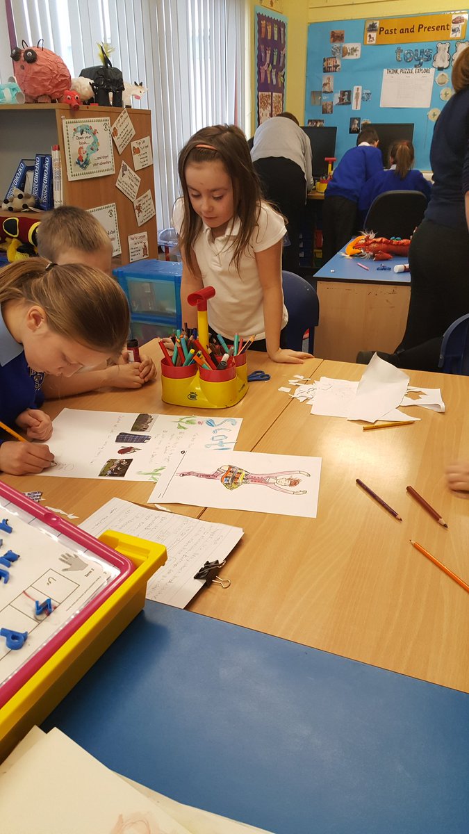 BothkennarC1's tweet photo. Class 1 and 2 designing interesting tourist information leaflets about Scotland #Scottishweek2017 https://t.co/mK8rBUpzji