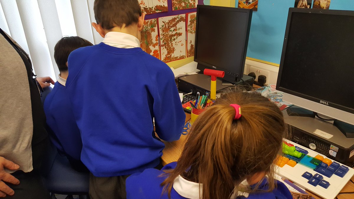 BothkennarC1's tweet photo. Class 1 and 2 designing interesting tourist information leaflets about Scotland #Scottishweek2017 https://t.co/mK8rBUpzji