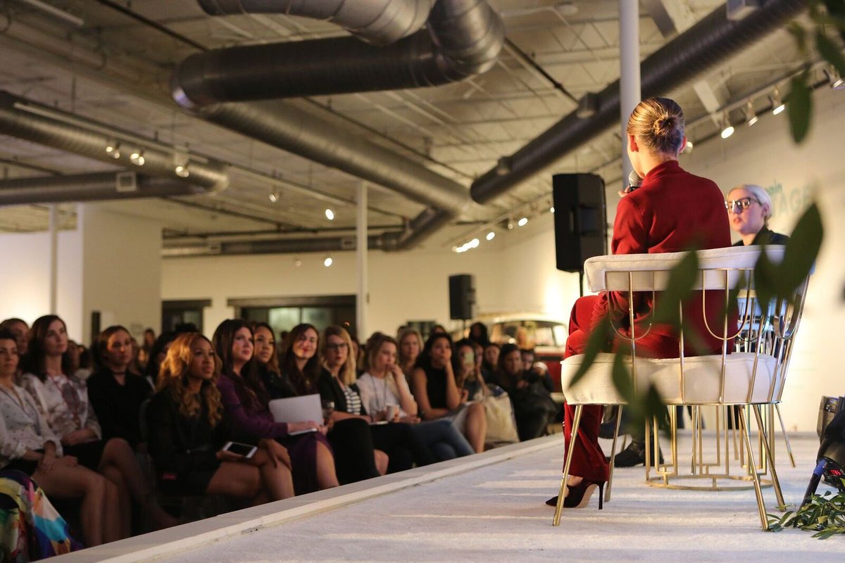 VeniceMagFTL's tweet image. This weekend, top bloggers &amp;amp; style pros will meet @createcultivate's Style Summit to discuss the future of fashion. createcultivate.com/cc-style-summit