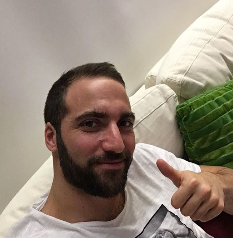 PIPTA5's tweet photo. Y así.... Dulces sueños! @Higuainitas_Arg  @SHiguainista @gonitodepre @LaBandaDelPipa @G_Higuain https://t.co/cIy2HFvZ5t