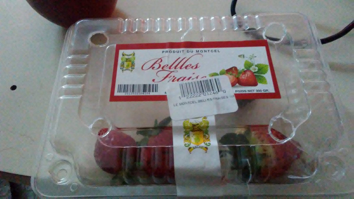 jonaslaurince's tweet photo. C'est toujours bon de consommer local comme ces fraises du #Montcel qui sont plus douces que celles de l'étranger. #Haiti #ProductionLocale https://t.co/OYsg8FxuAV