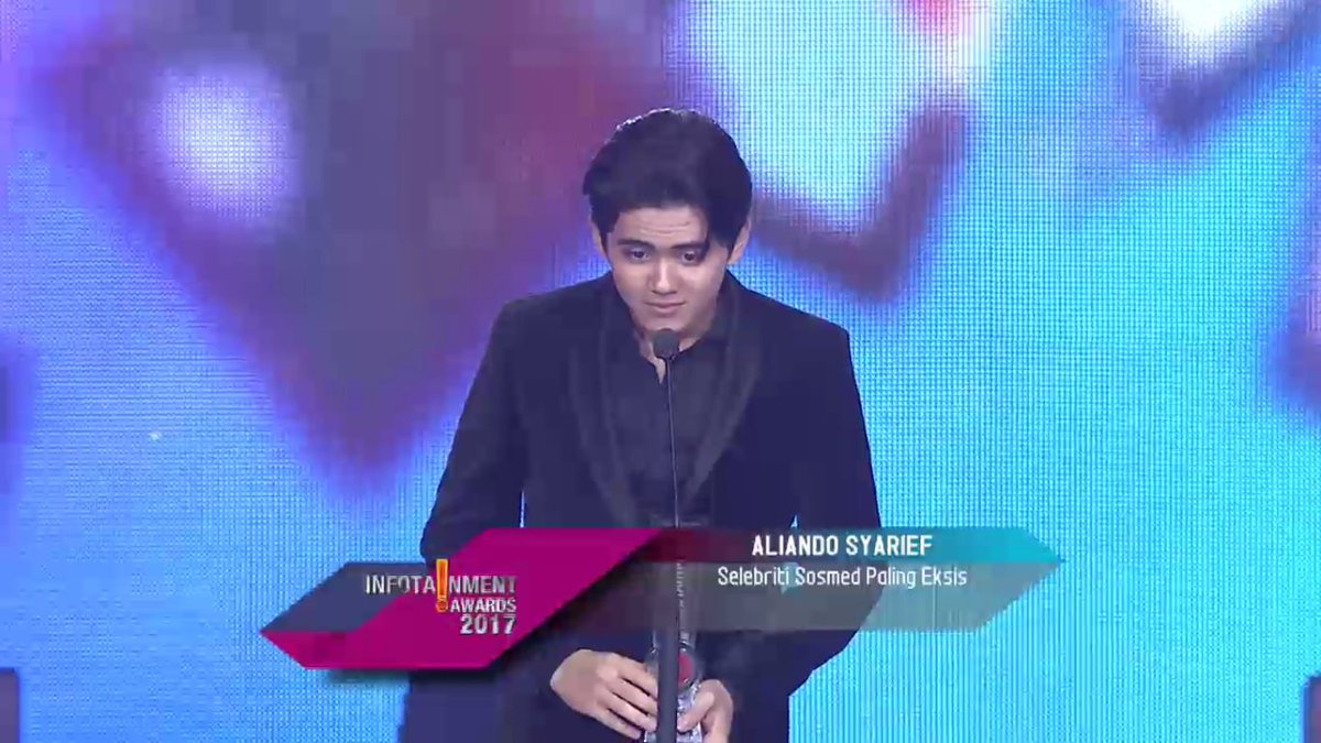 Wah ternyata yang jadi Selebriti Socmed Paling Eksis malam ini di #InfotainmentAwards2017 adalah <a href="/alysyarief/">Aliando Syarief.</a>! Ali sampai spechless :D