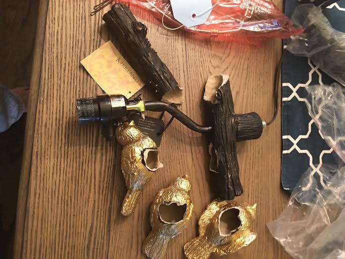 ruffwriter4's tweet photo. Ordered a lamp from @kirklands online and it came in damaged. Sent an email to returns on 1/19, still no response. Very bad customer service https://t.co/sQOc1AO9Rh
