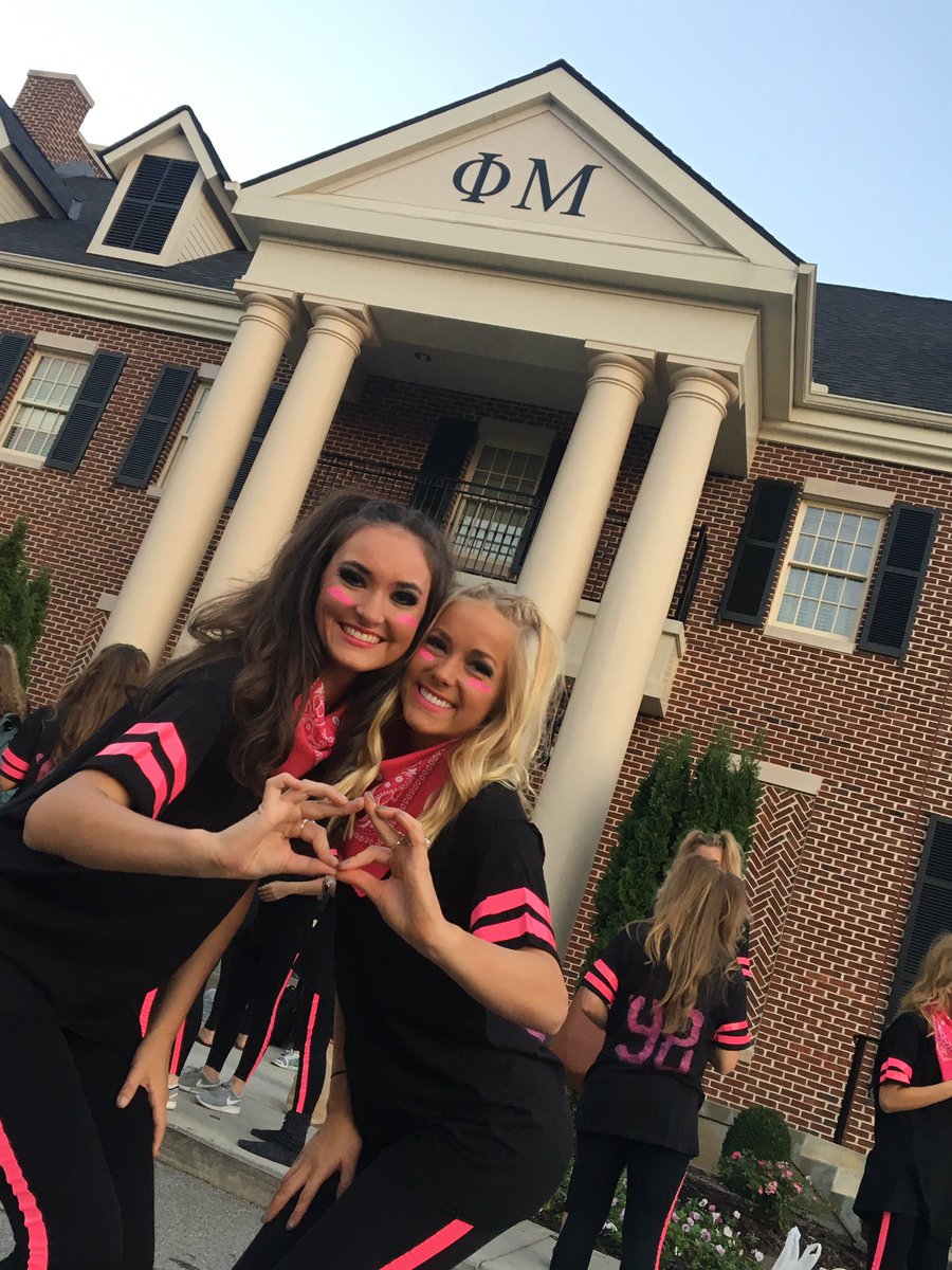 EmmaaMontague's tweet photo. happy happy birthday to this bootyful girl!!! I love you bunches and hope you have the best day of classes ever!!!! 🎉💕💕 https://t.co/ThGUFda8KS
