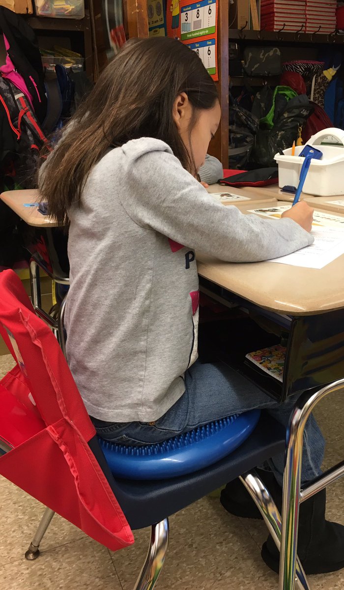 CGgrade2's tweet image. 2nd Grade loves our new Wiggle and Wobble seats!  TY Kristen Miller and the CGPTO. More choices for flexible seating now! @CenterGroveES