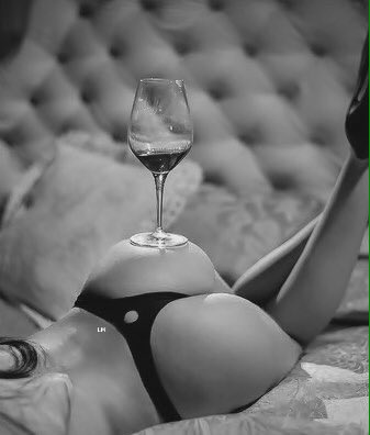 Jays_Place_'s tweet photo. #WineHer #TheKinks https://t.co/rjSFbdmOvL