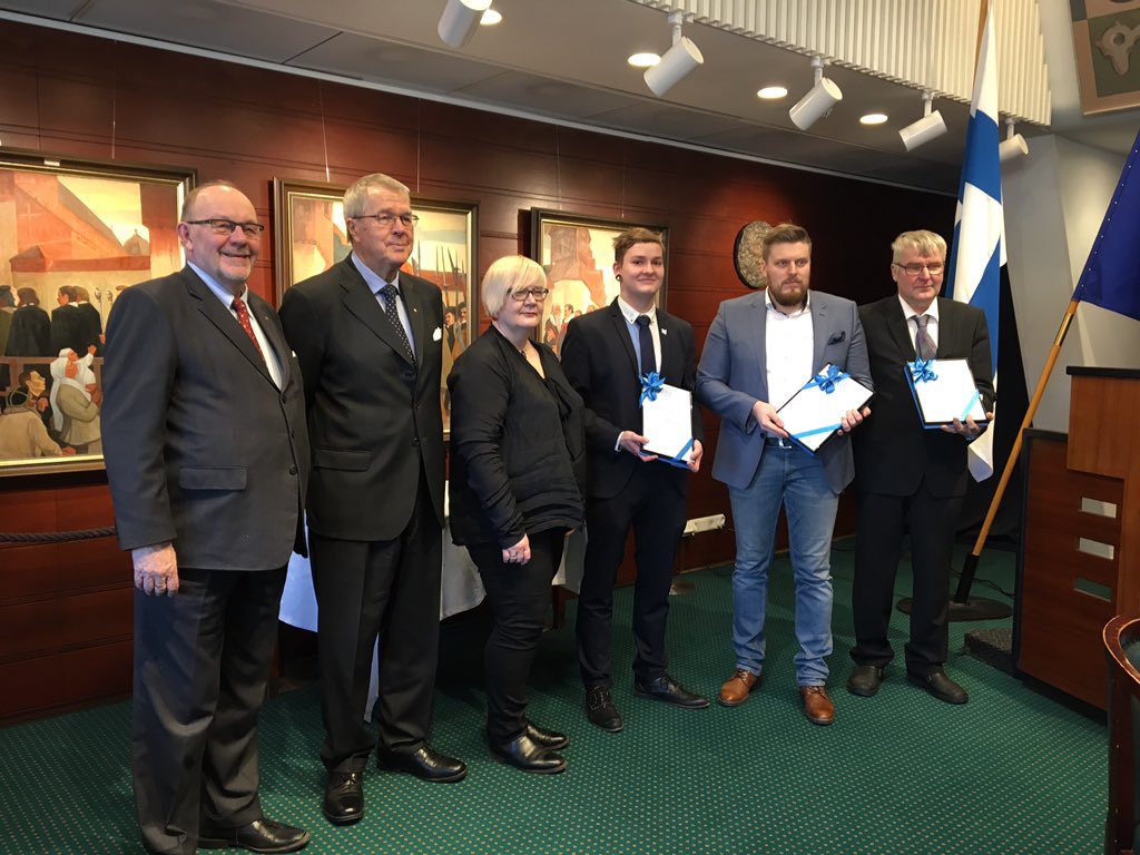 Palkinnonsaajat - Johan Kurkela, Samuli Karjula ja Iipo Markkola.