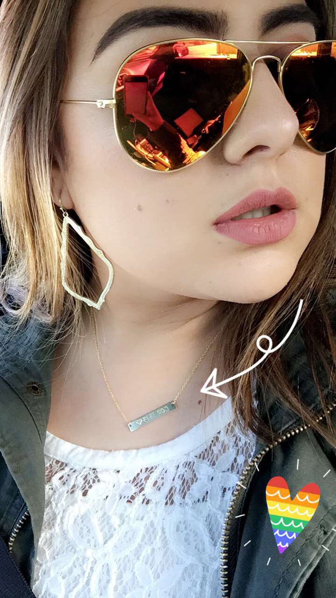 vnm_4's tweet image. Y'all if you guys want some personalized jewelry I highly recommend @CustomBrites LOVED their work and their affordable prices😻