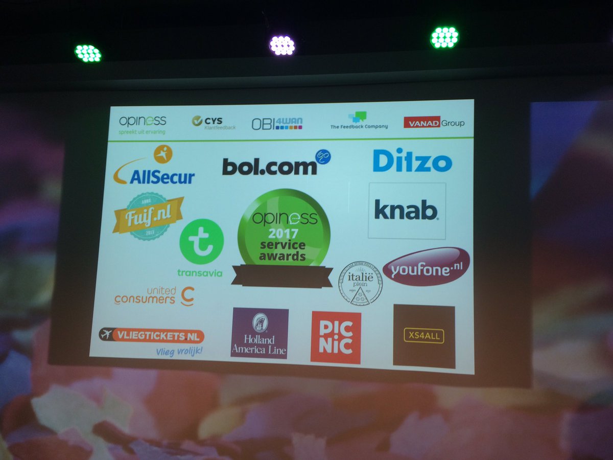 Alle winnaars van de Beste Service Awards 2017 met elkaar op de foto. <a href="/Opiness/">opiness</a>