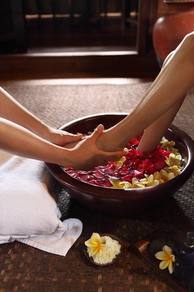 CirceAveda's tweet photo. #essentiapedicure/manicure#tuesday #$50 #januarypromos #circeofalexandria #loveyourfeet #loveyournails call to book #703-519-8528 https://t.co/8LvZ5aCzoF