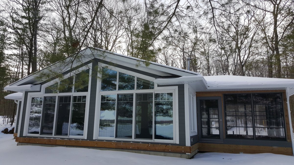 RoyalHomesCan's tweet photo. A Winter Hideaway. This Custom Bluewater model was just built snugly into Peterborough County, Ont. https://t.co/icsyOD2ul3 https://t.co/zS1usRVnIT