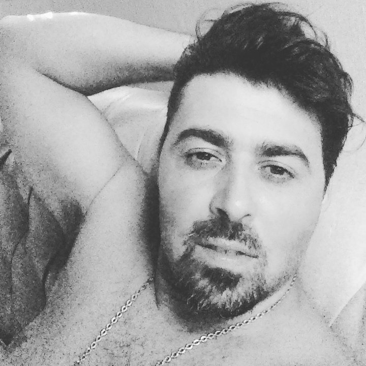 iansalvat's tweet photo. Hechado escuchando musica https://t.co/A8SsrSJOAm