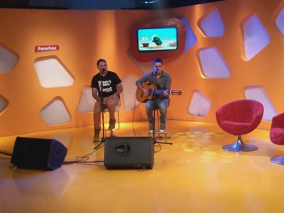 PoneteComodoTV's tweet photo. La música en vivo de @ElSuperHobby https://t.co/VGlR3z0uEc