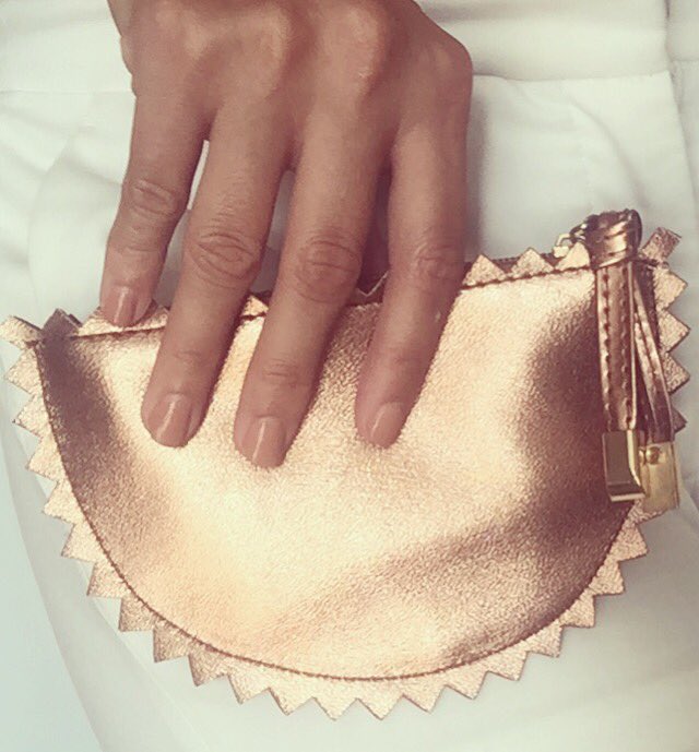 tlixir_'s tweet photo. Just when I thought my obsession with bronze was over, this baby brings me out of retirement #fashion #blogger #fun https://t.co/73XBtgM9yh
