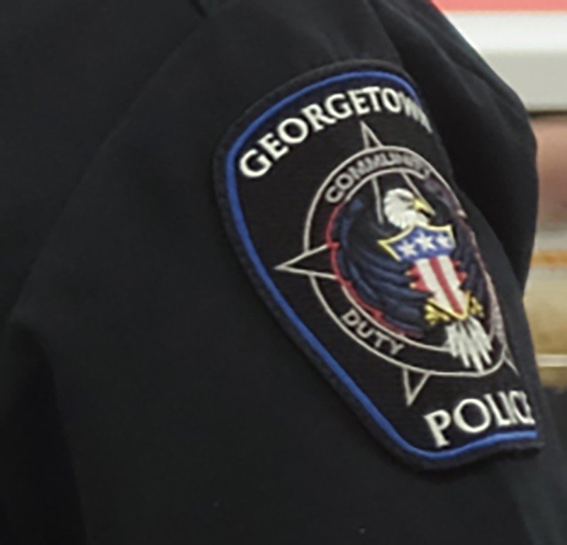 Georgetown police searching for car that killed 19-year-old bicyclist atxne.ws/2jnkFPj