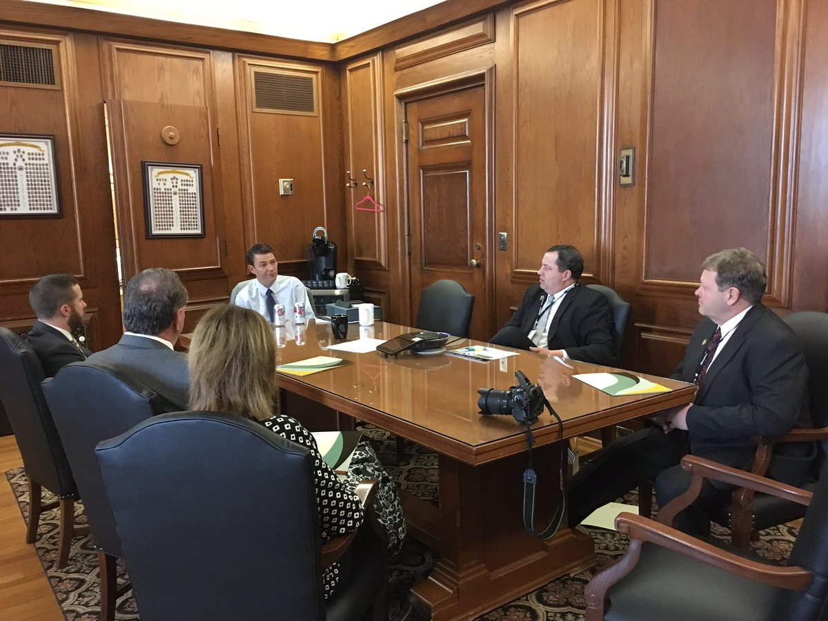 MissouriCorn's tweet photo. Corn growers visited #moleg this afternoon to talk transportation, other issues impacting agriculture. @Rep_TRichardson https://t.co/Zm1f1NeSer