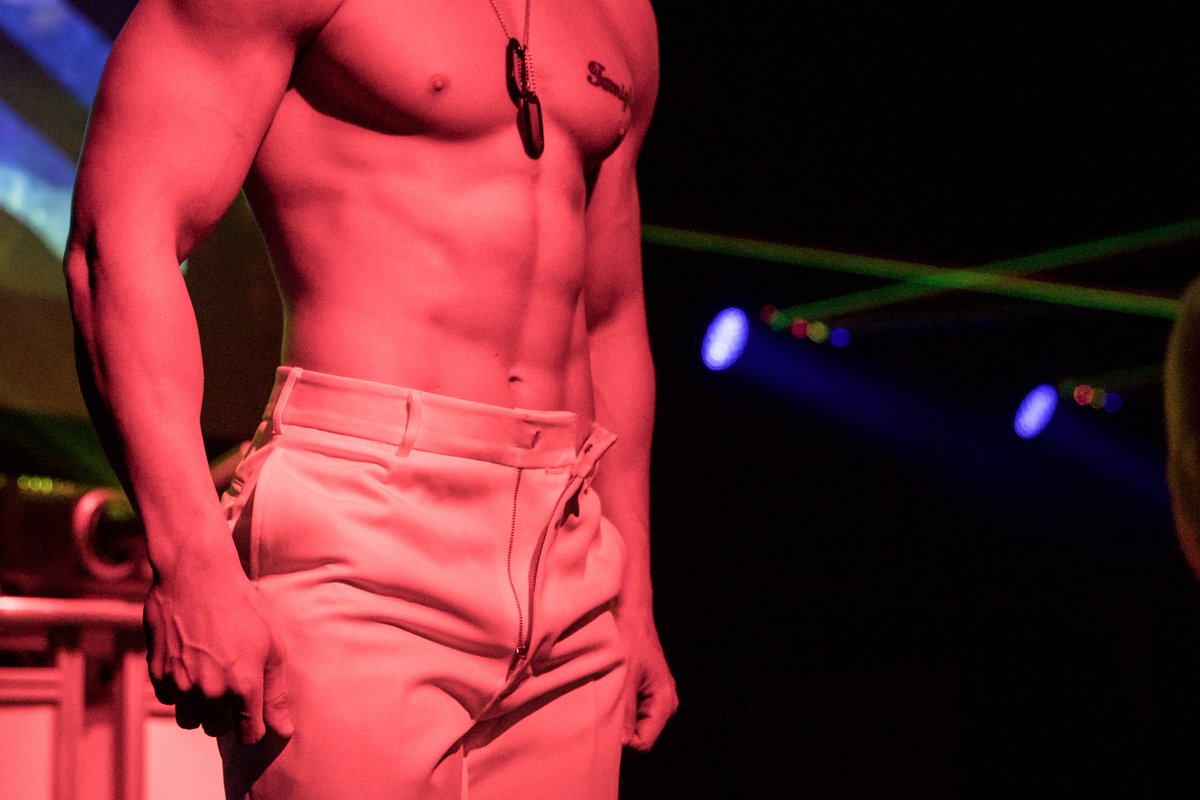 Thanks to our beautiful new twitter friends 😘😜 we forgot to zip our pants. #NationalComplimentDay #menshowlive #tour2017