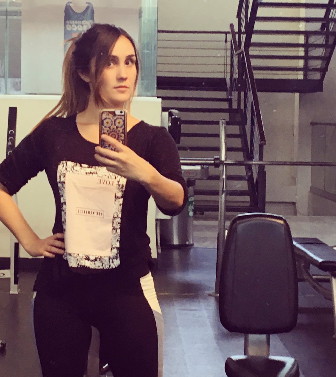 DulceMaria's tweet photo. Bueno mientras tanto ,a darle un ratito al GYM #mentesanaencuerposano 💪🏼 https://t.co/4oCNG16bc9