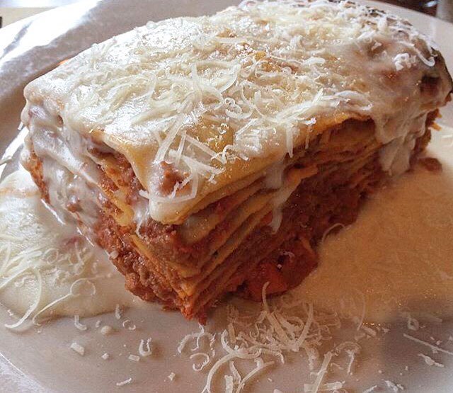 The "secret" ingredient is always cheese. 📸@amandapenabustillos