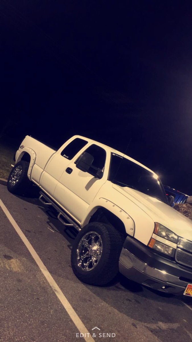 BeauHall7's tweet photo. Can't wait till I get her back😋#Chevy #2500hd #Fuels #GotchaNeck https://t.co/tcN5TK9fmk