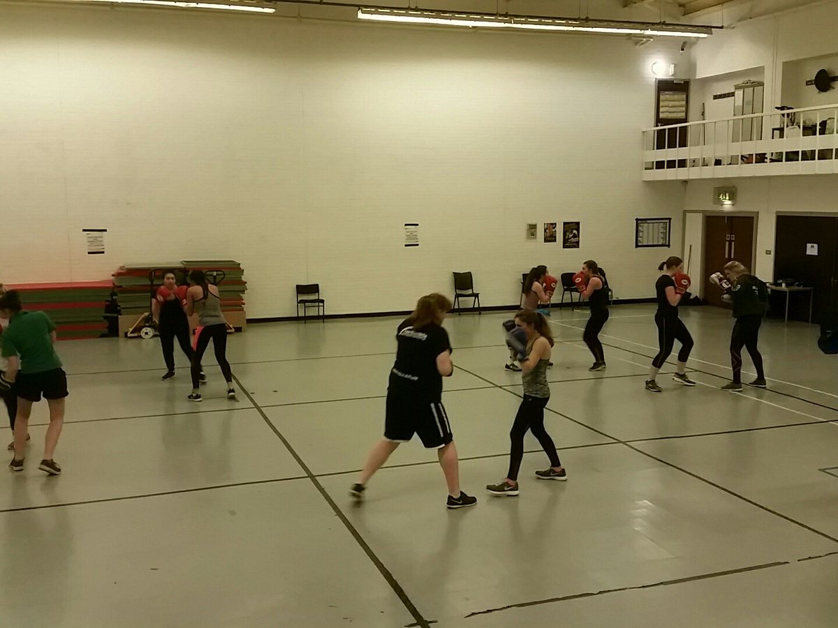 NUWomen_Boxing's tweet photo. Womens session in full swing. Bent arm shots. @NORTH_Clubs  @TeamNorthBoxing @TeamNorthumbria #uppercut #boxing https://t.co/GGELH6LGsQ
