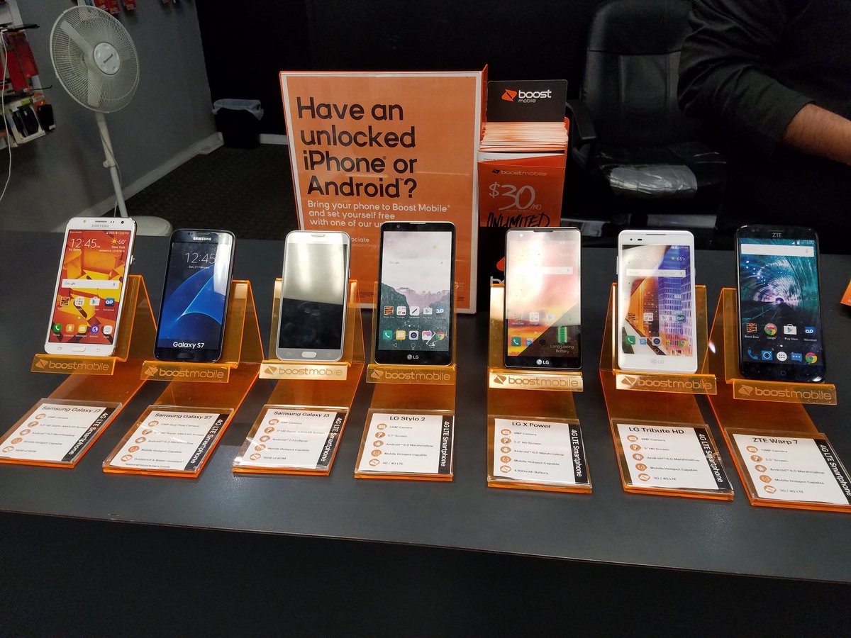 MetroMike11's tweet image. Cutting up, and displaying, our spiffy new price tags. Looking good at RBW Wireless, in Hollis, Queens. #WhereYouAt #KingsofQueens