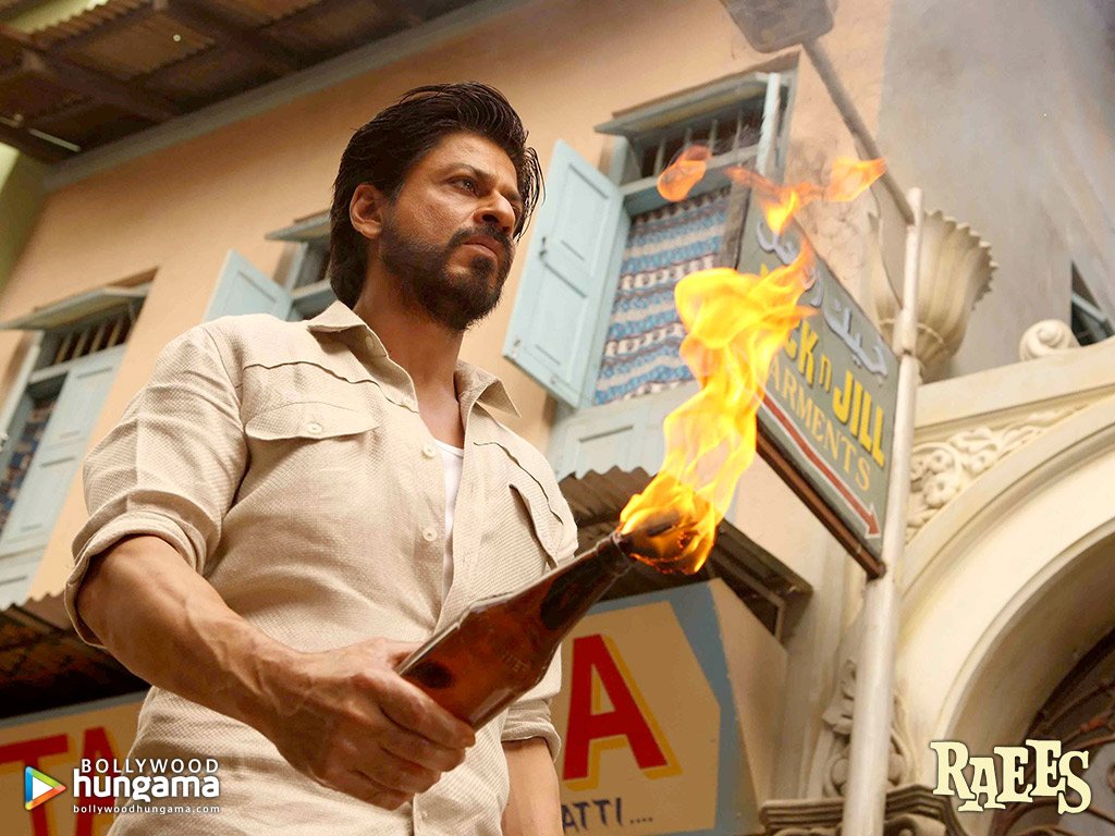 Bollyhungama's tweet photo. #MovieReview #RAEES is a sure-shot hit that is aimed-at-masses with a gripping finale. Rating: ****
https://t.co/el0jUtAEin https://t.co/rZ3p7jv6RK