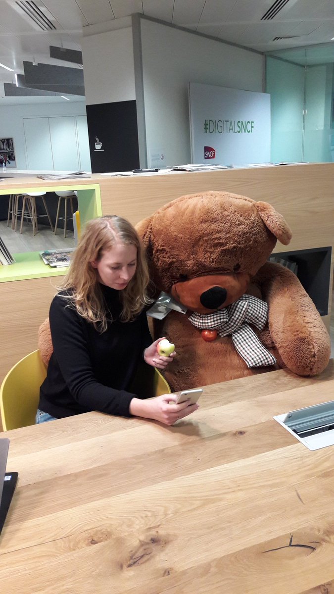 SNCFNumerique's tweet photo. C'est fini ! Merci à @KaterinaVich (bien aidée par Oscar) pour la #TweetInterview de la Fab #openinnovation 🐻 https://t.co/orHhDcFLaB