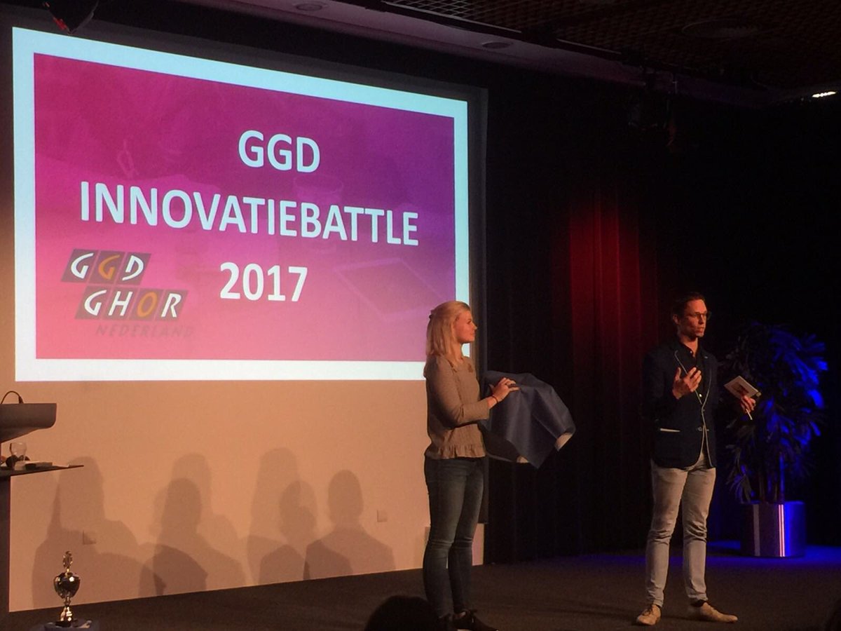 GGDGHORNL's tweet photo. De winnaar van de #innovatiebattle is  #GuideMentia Een dementieapp die stapsgewijs de client en de mantelzorger op weg helpt. Team TUE 🏆🏅 https://t.co/zwAgypWaeZ