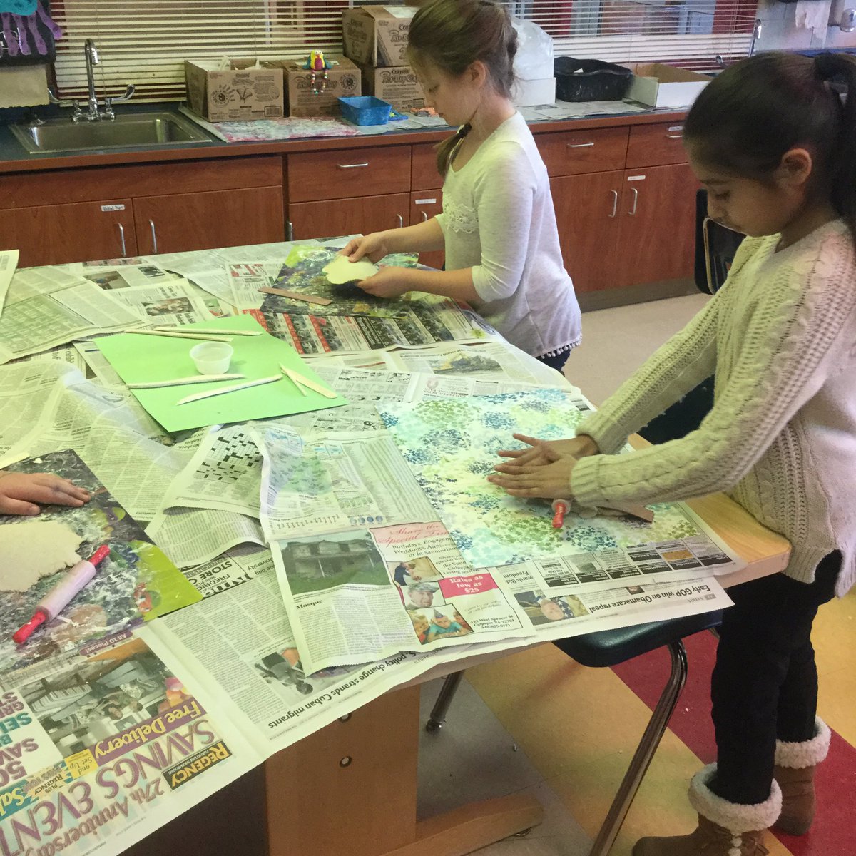 YESartclass's tweet photo. It's clay week in the art room!  5th grade is making flower tiles. 4th grade is making ceramic looms. 3rd grade is making birds. #clayweek https://t.co/4JHWr60da2