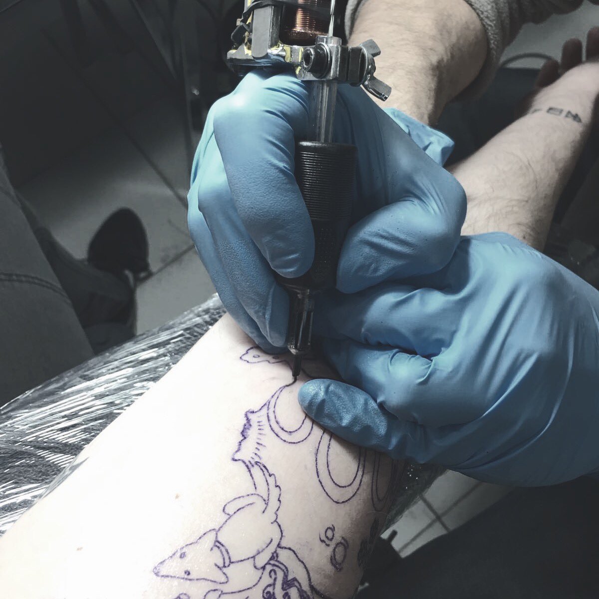 PeterNightdj's tweet photo. Hoy tocaba un poquito de tinta... ๐ #ink #tattoo #dj #peterNight #house #tech #deepHouse #sexto #6 https://t.co/ig8HjHsasq