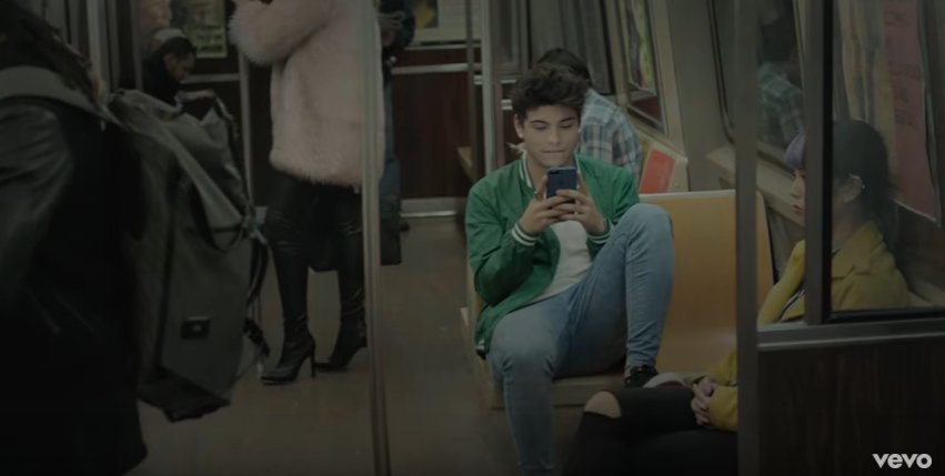 Solsabogal's tweet photo. Diva @villalobossebas Amo verlo cumpliendo sus sueños 💞
#SebasAlFiloDeTuAmor https://t.co/8NQ1ck4ez2 https://t.co/n0xQ5fbklj