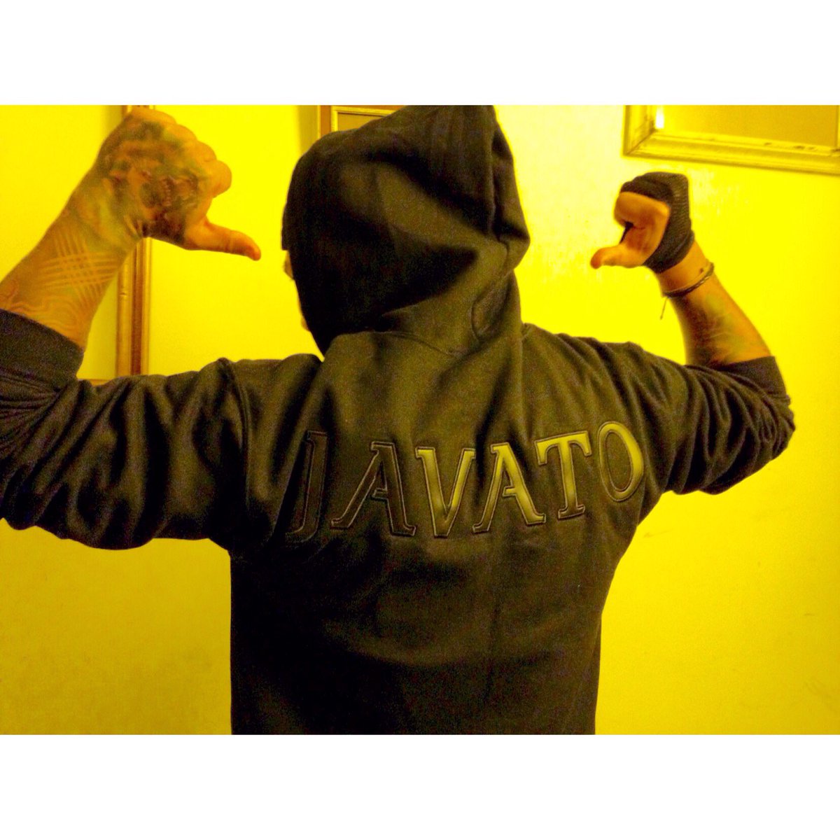 JavatoJonesCo's tweet image. Chaqueta Javato con apliques de cuerina, todo en negro. #JavatoRaw #JavatoJones #JavatoLifeStyle
