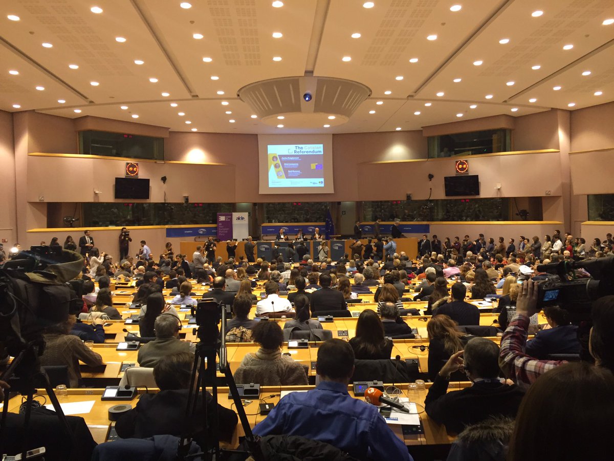 albert_elfa's tweet photo. Sala plena a bessar al PE. Comença conferència sobre referèndum independència https://t.co/vZieKLFlh0