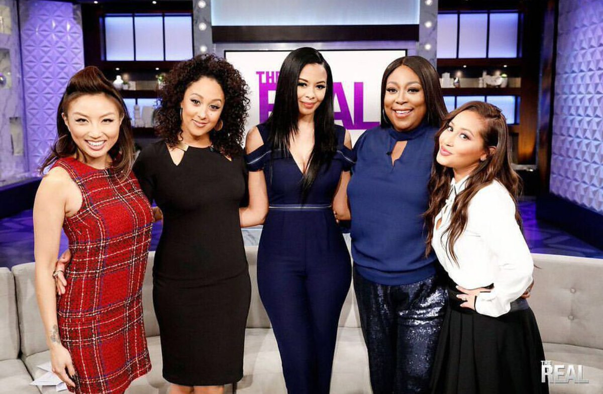 LAFW's tweet photo. Who caught @vanessajsimmons on @therealdaytime last week? Sheβs wearing @austindatari's silk crepe jumpsuit featured at #LAFWSS17! π https://t.co/WvRIW1UfXT