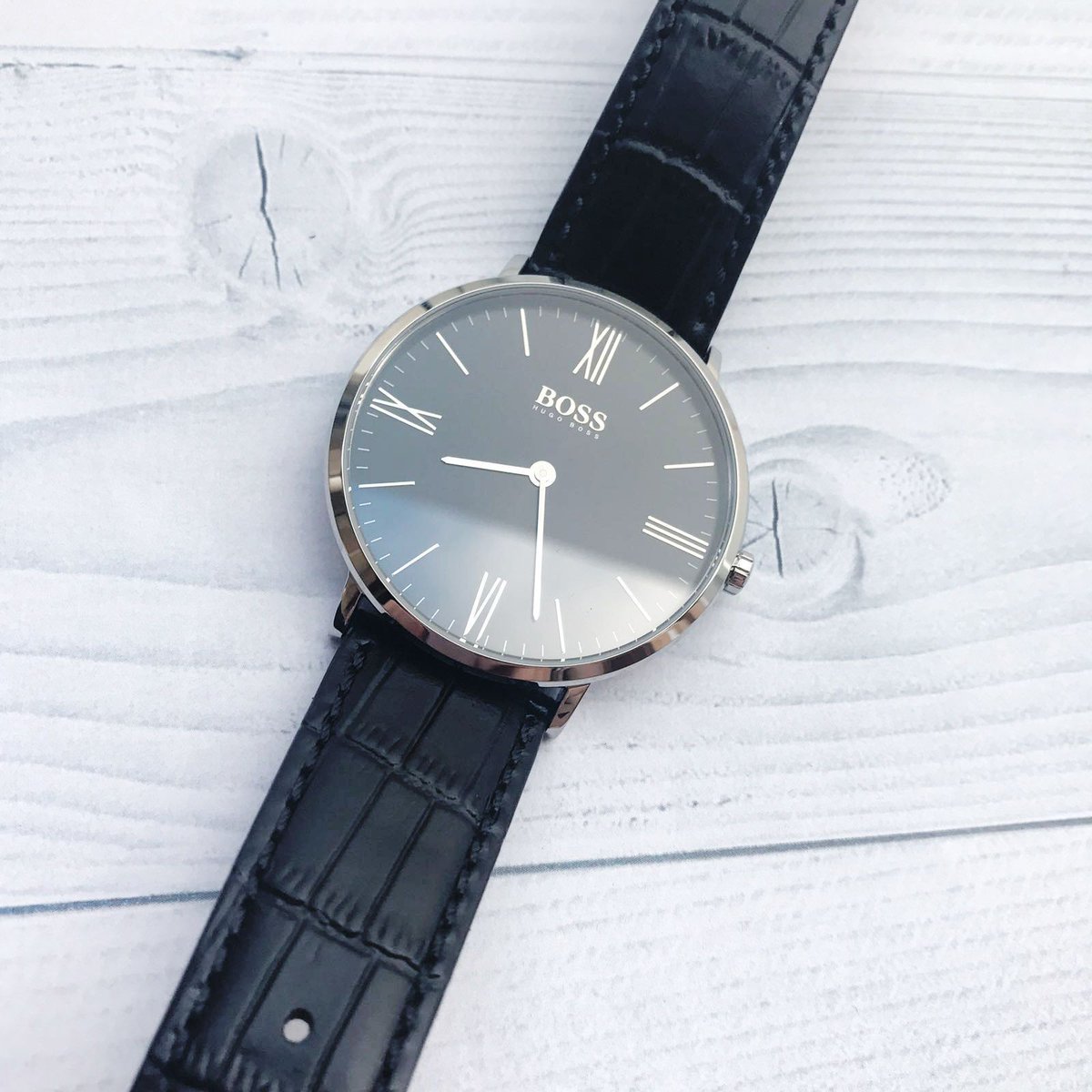 Go classic yet sophisticated with this leather strapped Hugo Boss watch. A staple accessory for any man! buff.ly/2jCVedq