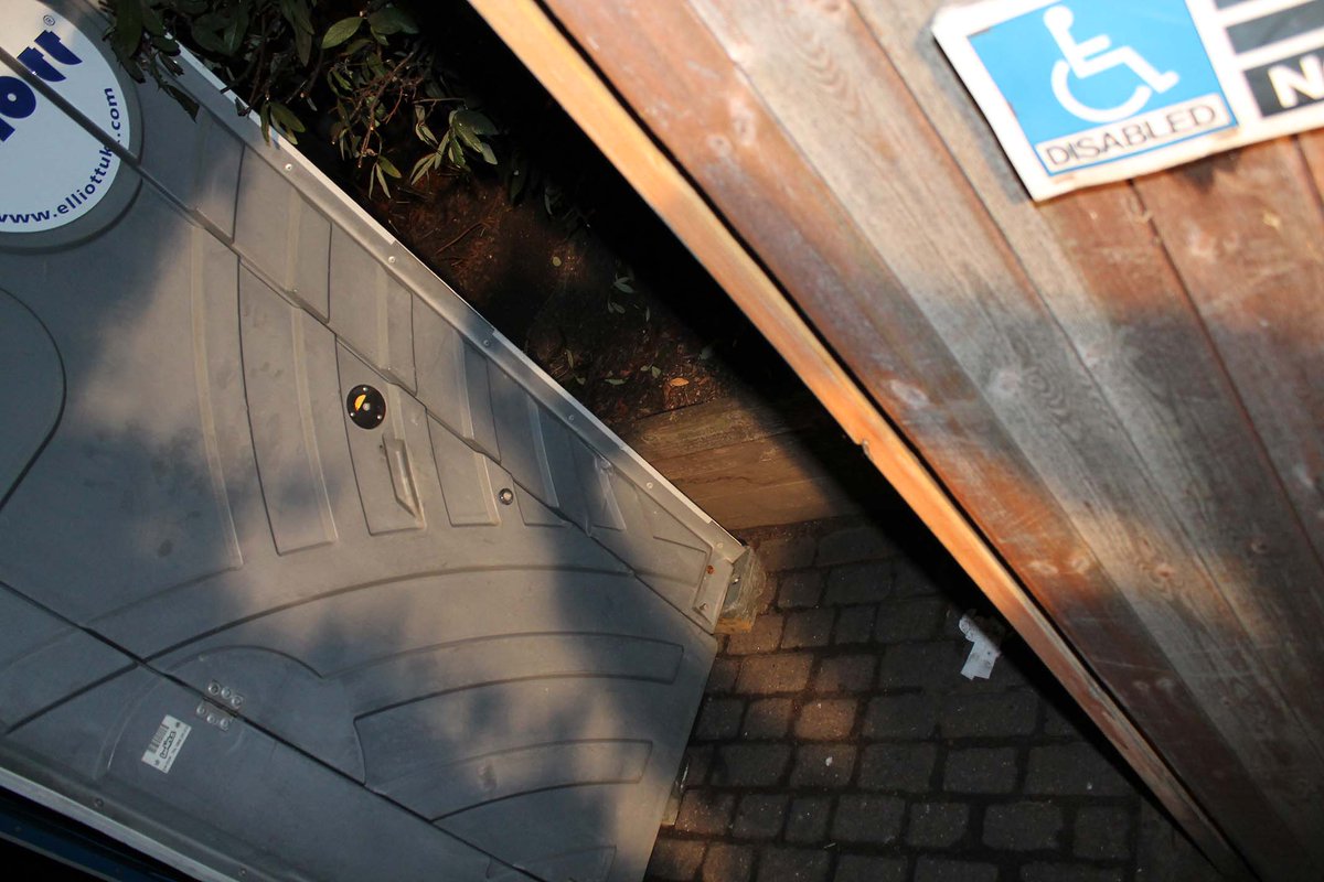 OldRoyalFree's tweet image. .@ElliottModular Pls REMOVE TOILET &amp;amp; FAECES-SOILED PAPER blocking DISABLED ACCESS at Old Royal Free Place #IMMEDIATELY @circlehousing @BBC