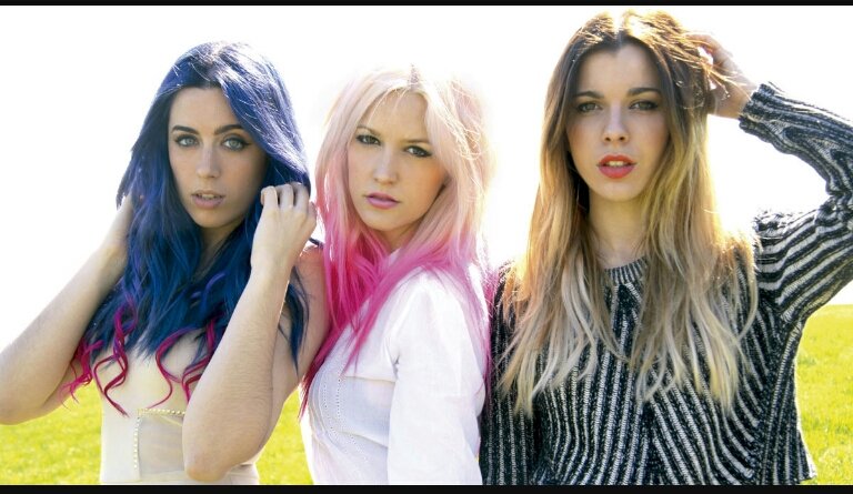 worldfangirl__'s tweet photo. #4YearsOfSWTC 4 años desde que empezaba algo muy grande 🎤🎤🔥🔥💖 https://t.co/RhMHX3Gstz