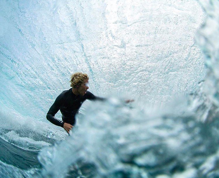 surfrapp's tweet photo. @LASERWOLF_PHOTO @johnjohnflorenc

 | into the wave // out of the blue | 
#surfrapp #exploresurf https://t.co/eQUctidZ8r