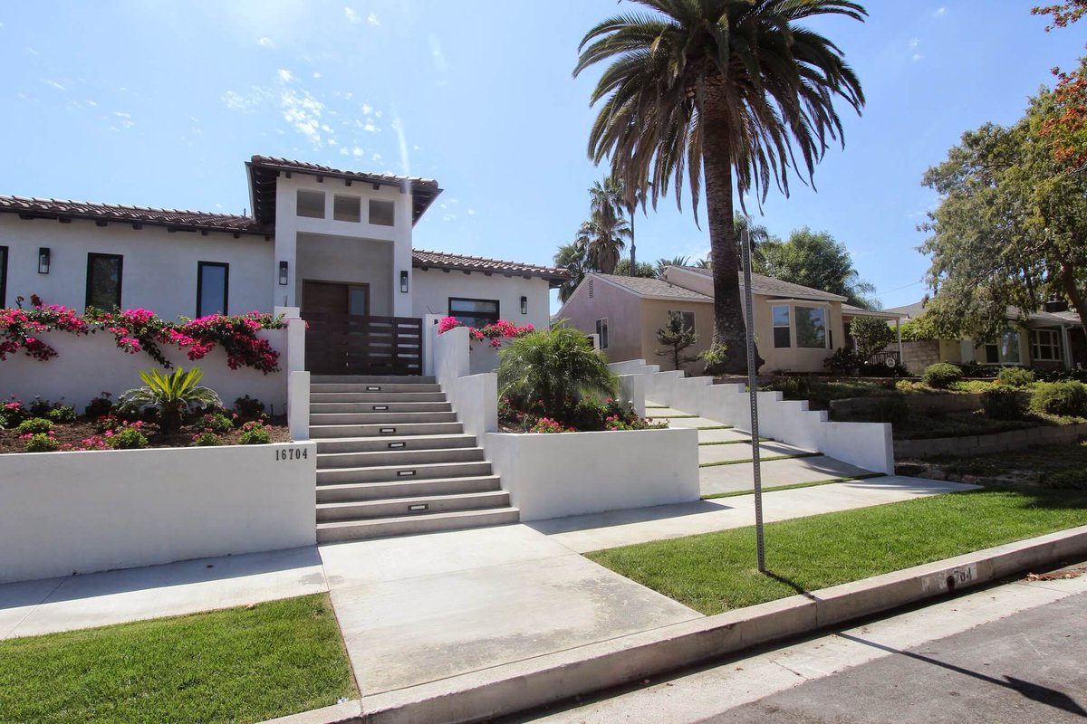 PreciseHome's tweet image. #roomaddition #newconstruction #island #hardwoodfloor #backsplash #sink #appliances #cabinets #losangeles #homedesign
Call 800.805.0692