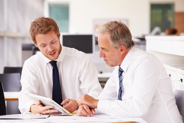 Офис менеджер. Наставник картинка. Деловые подруги. Педагог наставник. Новый работник.