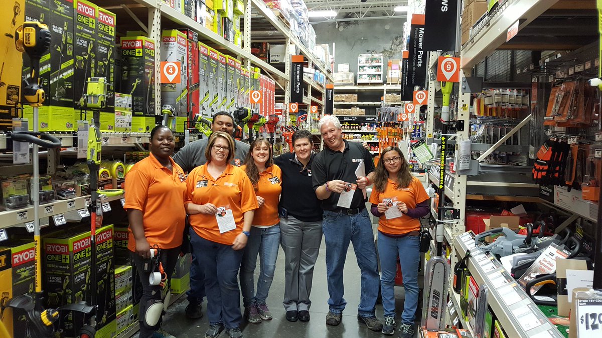 atyner3's tweet photo. Aimee doing what she does best....."Shouting Out Her 8913 Team" https://t.co/K6lCg5l0Fe