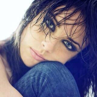 Ve Bir Gün Herkes Anlar Sevdiğinin
Kıymetini...
Ama Gidince..
Ama Bitince..
Ama Ölünce..
Kısacası İş İşten Geçince........